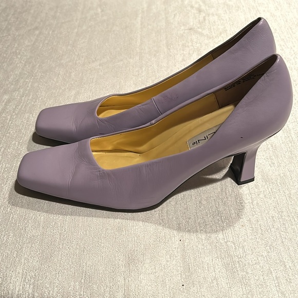 Bellini “Simone” Vintage Square Toed Heels - Picture 2 of 9